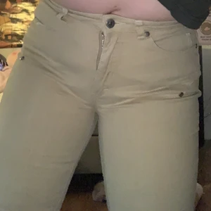 Beiga byxor - Våriga byxor!