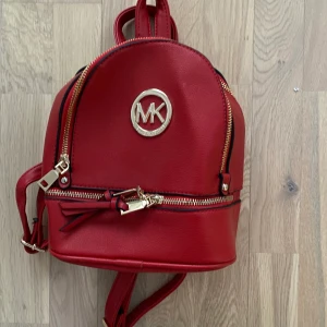 Rosa mini ryggsäck! - Nyskick! Pris kan diskuteras:) köparen står för frakten.