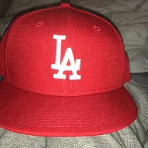 LA KEPS  -  Helt oanvänd la kep säljer den på grund av att jag råka köpa kepsen för stor. 