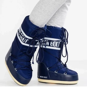 Moonboots - Helt nya moonboots, aldrig använda (passade inte i storleken), har egna bilder också om man vill ha❣️