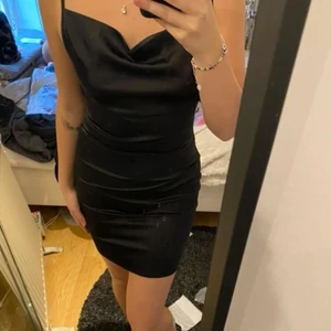 Silkes klänning - Storlek XS 