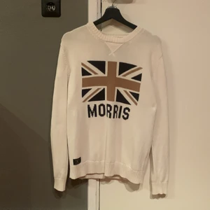Morris - Säljer nu denna stickade Morris tröjan då den inte längre kommer till användning. Den är i väldigt fint skick då inga tänker på varken hål eller fläckar! Bara att höra av dig i DM för fler bilder/info så tveka inte!😁