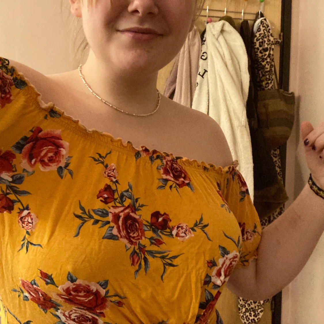 Blommig ofshoulder tröja - 91