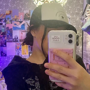 Keps - SUPERFIN och trendig keps som finns i flera färger!  Kommer från UF företaget TwinklestarUF och hemsidan går att hitta via instagram: Twinklestaruf                               Skulle vara superkul om du ville kika in <3