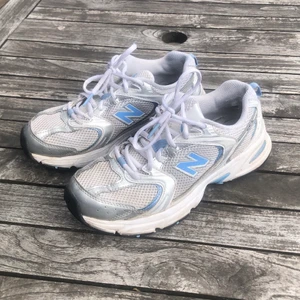 New Balance - SLUTSÅLDA new balance 530 i strl 38,5! Använda en del men i fint skick!! Skriv för fler bilder/frågor!
