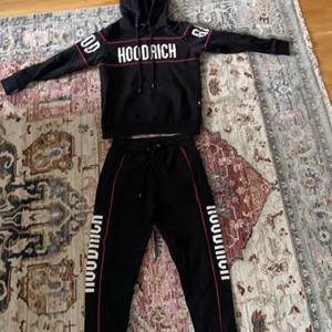 Hoodrich traqsuit storlek (XS) - Hoodrich traqsuit använd typ 5 gånger (bra skick) ( äkta) storlek XS. Köpt för 1500 från JD-sport.