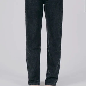 A-dsgn Jeans - A-dsgn jeans i svart använda 2 gånger men är tyvärr för små. Annars jättefin modell har dem i blått också och älskar dem!! Slutsålda på hemsidan