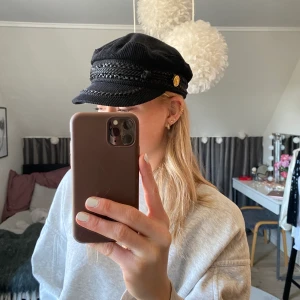 Båthatt - En Båthatt/keps i Manchester som är så fin nu till sommaren😫