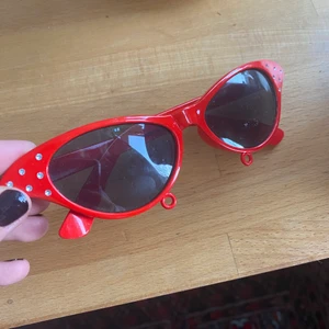 Roliga solglasögon  - Solglasögon, (kan diskutera pris)