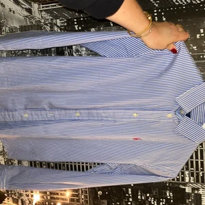 Ralph Lauren skjorta  - Ralph Lauren skjorta. Fint skick. Köpare står för frakten.