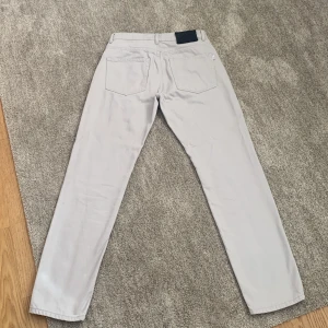 Woodbird jeans - Ljus gråa jeans använda tre gång (som nya) Storlek 28-32 
