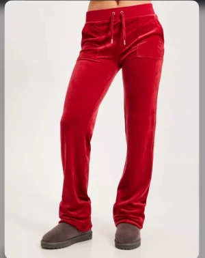 Röda juicy byxor - Använda fåtal gånger st m! 