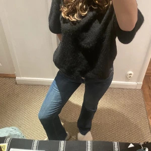 Lågmidjade jeans - Sjukt snygga lågmidjade jeans i en så najs färg som passar till allt!!😍 som nya!