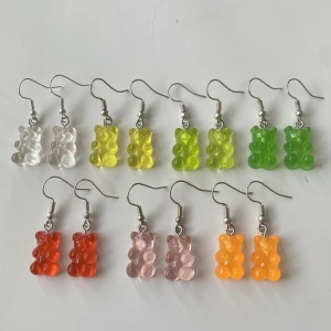 Örhängen  - Gummibjörns örhängen för endast 30kr!! Jag står för frakten ☺️ 