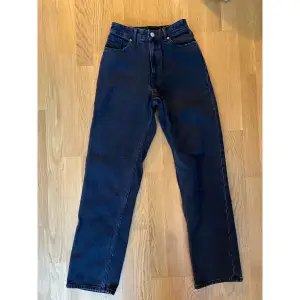 Svarta jeans från Monki i modellen Taiki, köpta här på plick men säljes pga för små för mig :( I nyskick! Skriv vid frågor<3