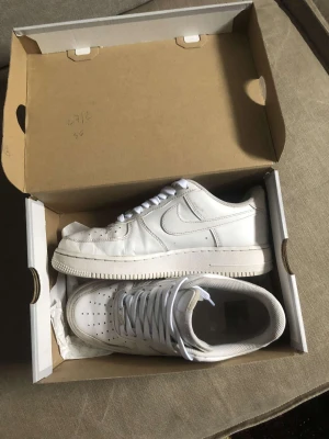 Nike airforce 1  - Lite crease ✅svar inom 12 timmar ✅ ingen lukt ✅