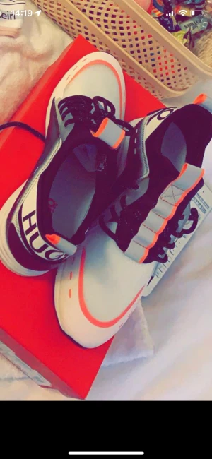 Boss skor storlek 36 - Säljer mina boss skor i storlek 36. Jätte fint skick då dom bara är använda en gång i en timme! 🎀