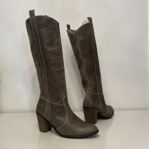 Gröna cowboyboots  - Höga gröna cowboyboots!💚