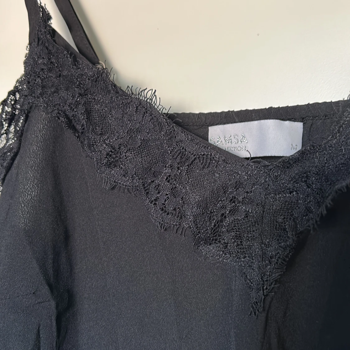 svart linne med spets - 90