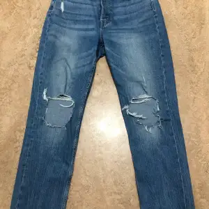 Högmidjade jeans från lager 157. Passar till många olika stilar som till exempel stockholmsstilen!
