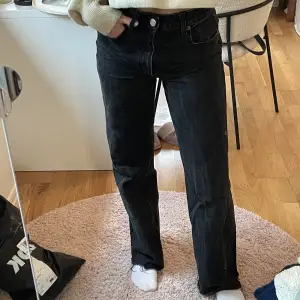 Super coola jeans, lite sliten vintage look men ändå fint skick