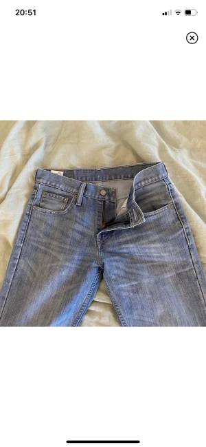 Straight/bootcut low waist  - Jättesnygga Lewis jeans med den perfekta tvätten och passformen!💗har tyvärr blivit försmå för mig