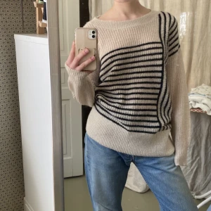 stickad tröja  - Underbar stickad tröja ! 