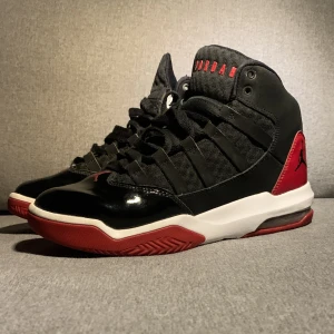 Jordan Max aurora 1 bred - Haft dom länge har Holt jätte bra. Är i använd skick