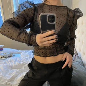 Mesh blus  - Mesh blus som passar perfekt till fest🥂✨Fint skick, använd 2 gånger! Du står för frakt
