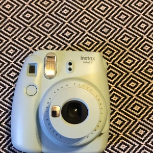 Instax mini 9  - Hej vill sälja min instax mini 9, Köpte den för Skojskull för drygt 1 år sen men aldrig använt den 