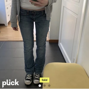 Jeans  - Säljer dessa superfina jeans som jag köpte här på plick då de var något korta på mig. Endast testade utav mig❤️de är 29 i midjan men skulle snarare säga att de är en 27/28