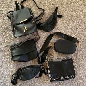 Massa väskor!! - Säljer dessa väskor, de flesta köpta second hand förutom den längst ner till höger som är från dinsko och den ovanför från nakd! 80kr/st på alla förutom den med silverband som kostar 250kr och väskan från nakd 150kr💕💕 spårbar frakt 51-66kr💕