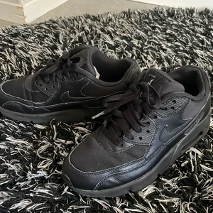 Air max  - Air max som jag köpte för ett år sedan, säljer billigt. 