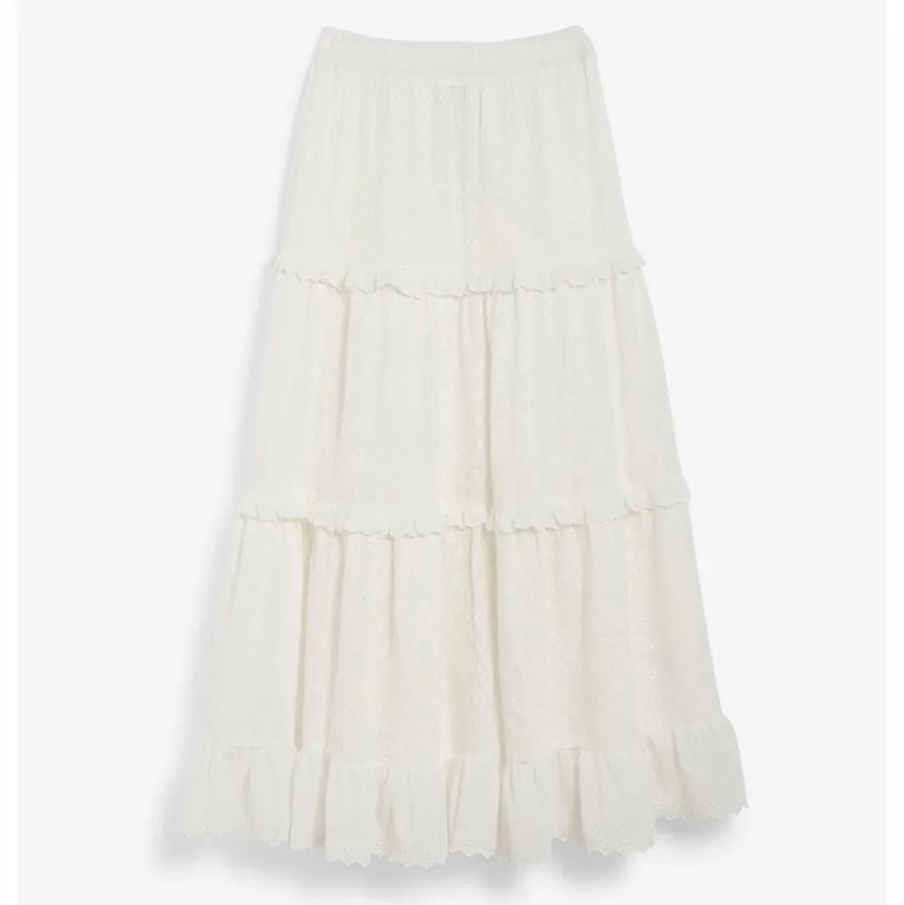 En jättefin kjol som jag köpte för några månader sedan på Kappahl! Har dock knappt kommit till använding:/ Kan skicka fler bilder på om det önskas🥰 Nypris var 799kr. Kjolar.