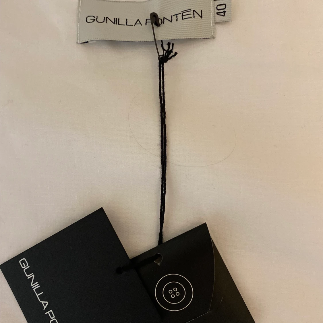 Vit väst med knappar - 91