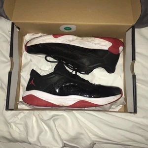 Jordan 11 CMFT  - Intresse koll på dessa jordan 11. Storlek 44. Perfekt för basket och stil. Snygga och bekvämma. Cond7/10