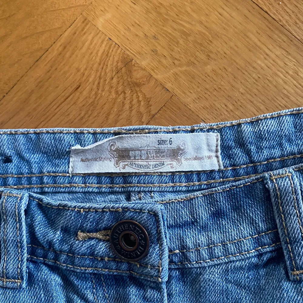 Ascoola jeansshorts som är för små för mig. 😩midja 76cm. Shorts.