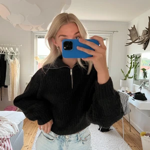 Half zip gina  - Säljer nu min populära half zip tröja från gina i färgen svart (modell leslie) 🖤 nypris:400kr