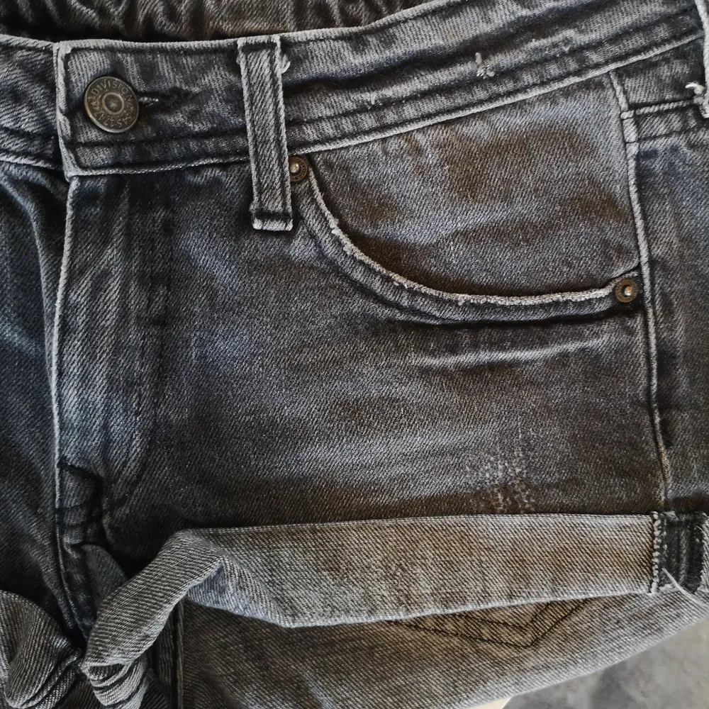 Coola,  korta jeansshorts i 34 (xs). Supersnugg passform! . Shorts.