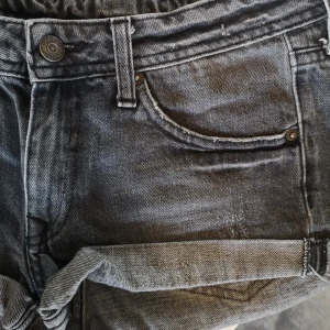 Korta jeansshorts denim - Coola,  korta jeansshorts i 34 (xs). Supersnugg passform! 