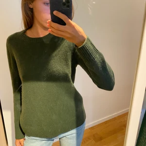 Kashmir tröja - Säljer min gröna from future kashmir tröja. Kommer inte till användning längre. Nypris 1200kr. 