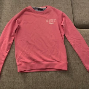 Gant tröja  - Väldigt fin endast testad stl XS från gant , frakten inräknad i priset 