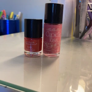 Två nagellack  - Två st nagellack ett rosa och ett rött använda en gång.