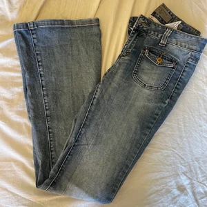 Jeans - Köpte dessa as söta jeansen för en vecka sedan men de satt inte riktigt som jag hade tänkt mig.
