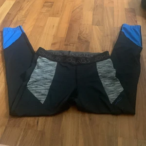 Johaug tränings byxor  - Squat vänliga säljer pga att de inte kommer till andvändning