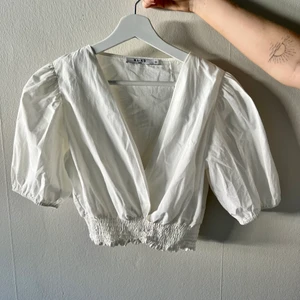 Topp NAKD - Vit topp från NAKD. Dam strl 36. Mycket fint skick.😊