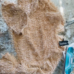 Top Faither Knut Crop Flare  - Top från Boohoo croppad färg "nude".Lång smal ärm som går ut vid händerna.  Aldrig använd.