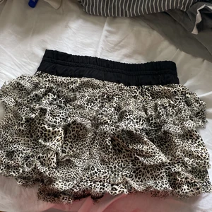 Leopardkjol med volang  - Använd fåtal gånger 