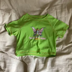 Neongrön t-shirt i storlek s! Köpare står för frakt 