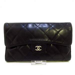 Chanel wallet on chain väska. Äkta med autentiserings kort.  Mått: 19 cm x 11 cm  